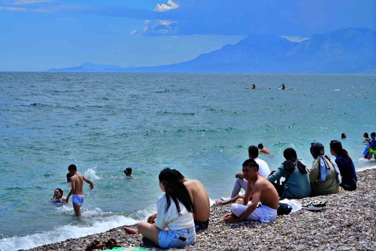 antalya sahillerinde bayram yogunlugu ikinci gunde artarak devam etti 5 P4BYImU1