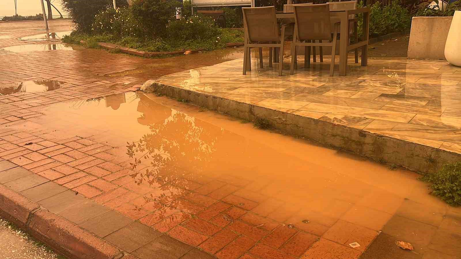 Antalya semaları kahverengiye büründü Sahra Çölü üzerinden gelen toz taşınımı çamur olup yağdı 9 antalya semalari kahverengiye burundu sahra colu uzerinden gelen toz tasinimi camur olup yagdi 5 zcld8Nhy