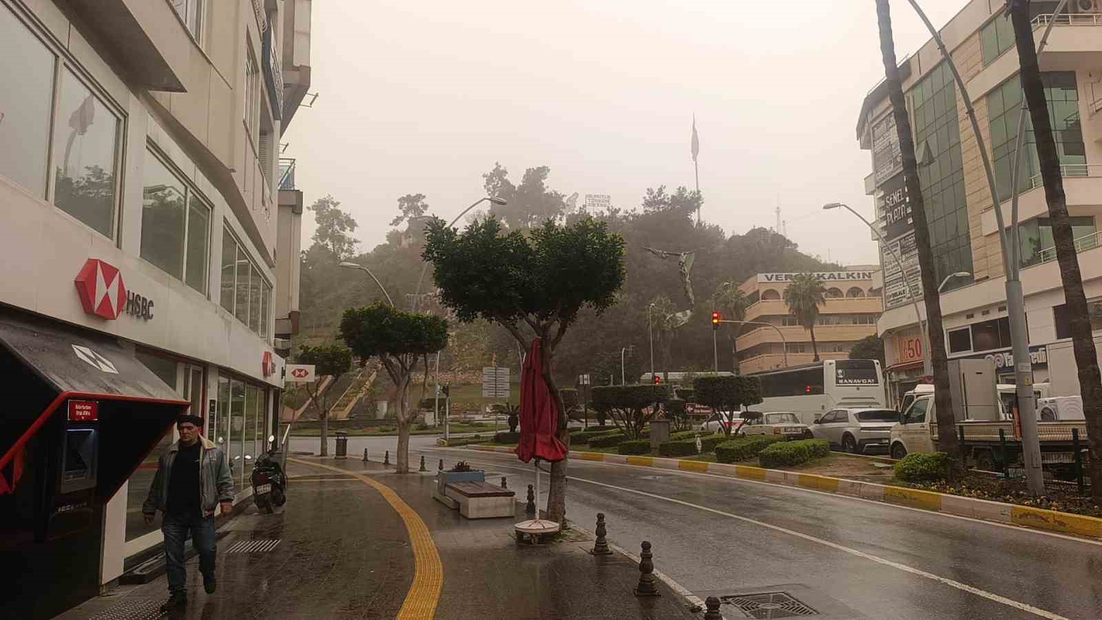 Antalya semaları kahverengiye büründü Sahra Çölü üzerinden gelen toz taşınımı çamur olup yağdı 12 antalya semalari kahverengiye burundu sahra colu uzerinden gelen toz tasinimi camur olup yagdi 8 5CaGzqte