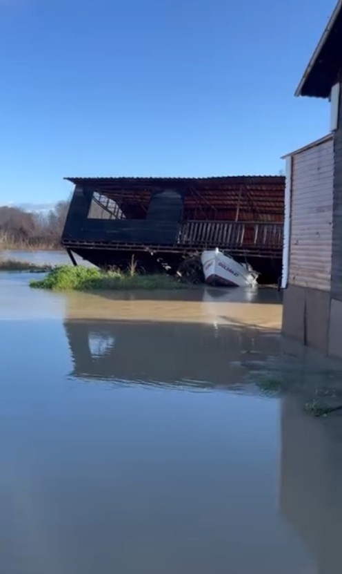 antalya serikte tasan irmak sulari tarim arazileri ve caddeleri sular altinda birakti 1 DPaLO2KZ