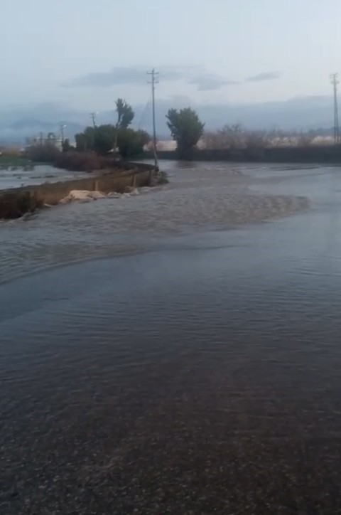 antalya serikte tasan irmak sulari tarim arazileri ve caddeleri sular altinda birakti 3 aJhphrWW
