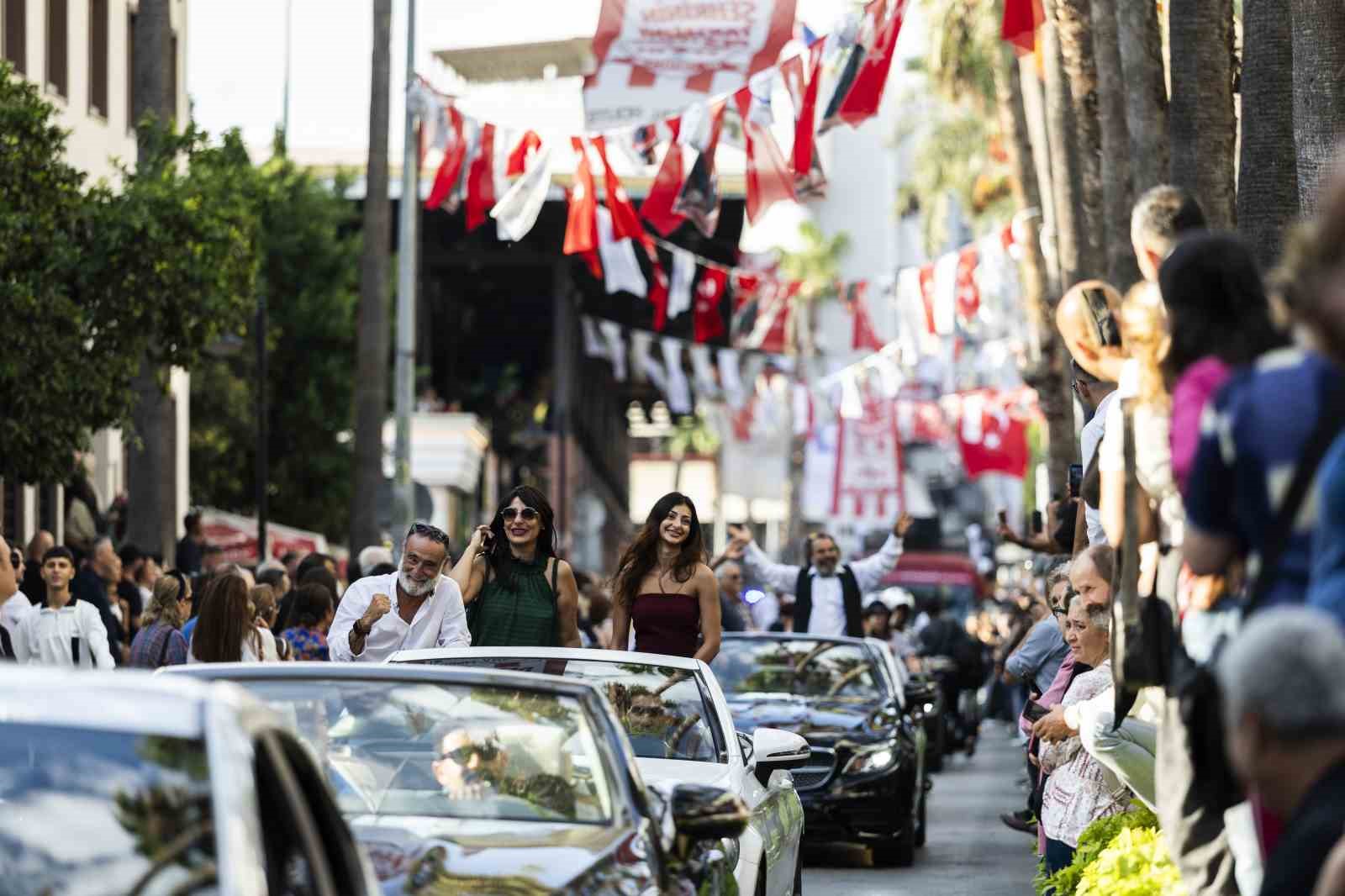 antalya sokaklarinda altin portakal coskusu 1 LrBWLtOJ