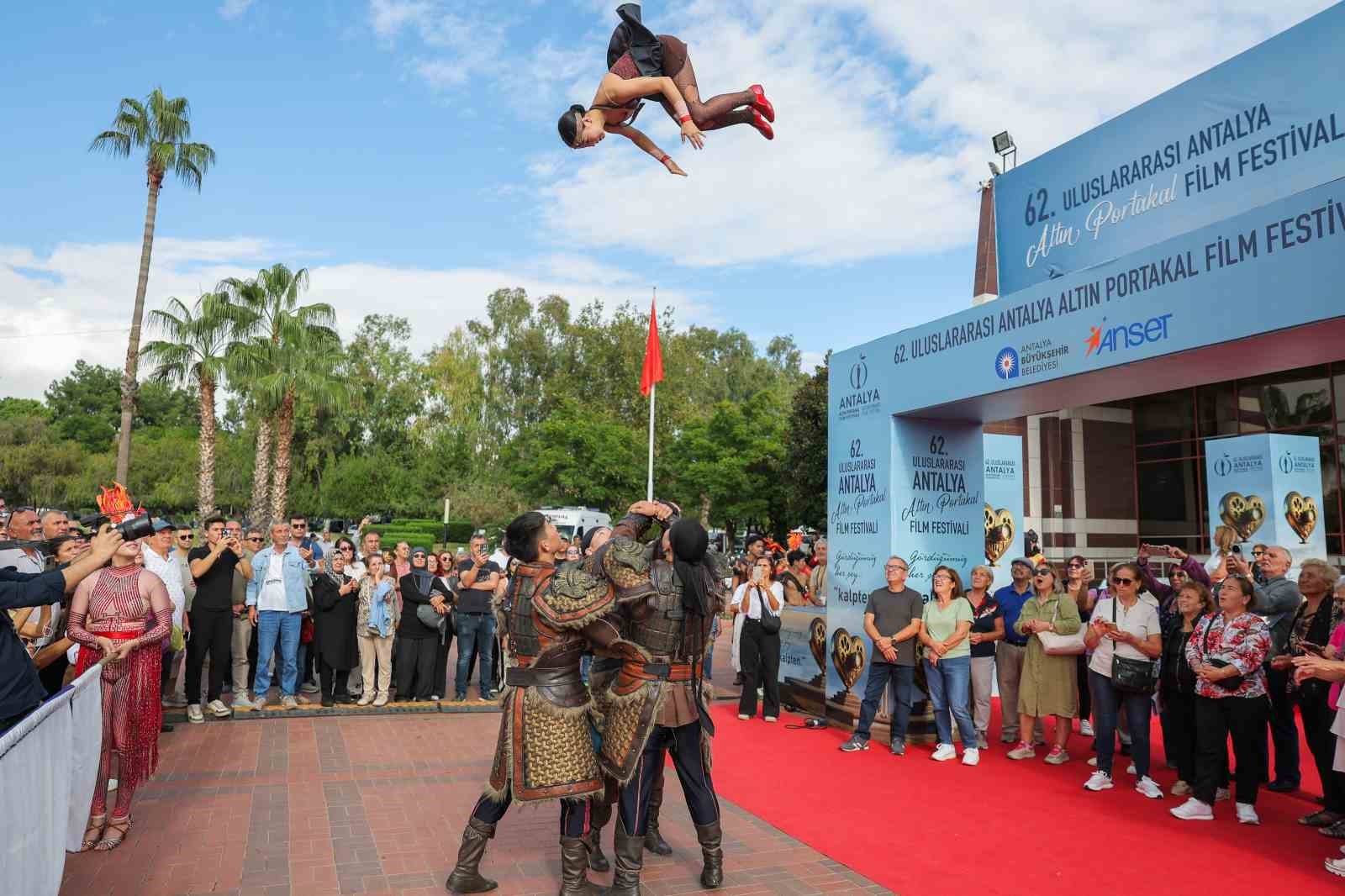 antalya sokaklarinda altin portakal coskusu 14 UFSlYAq6