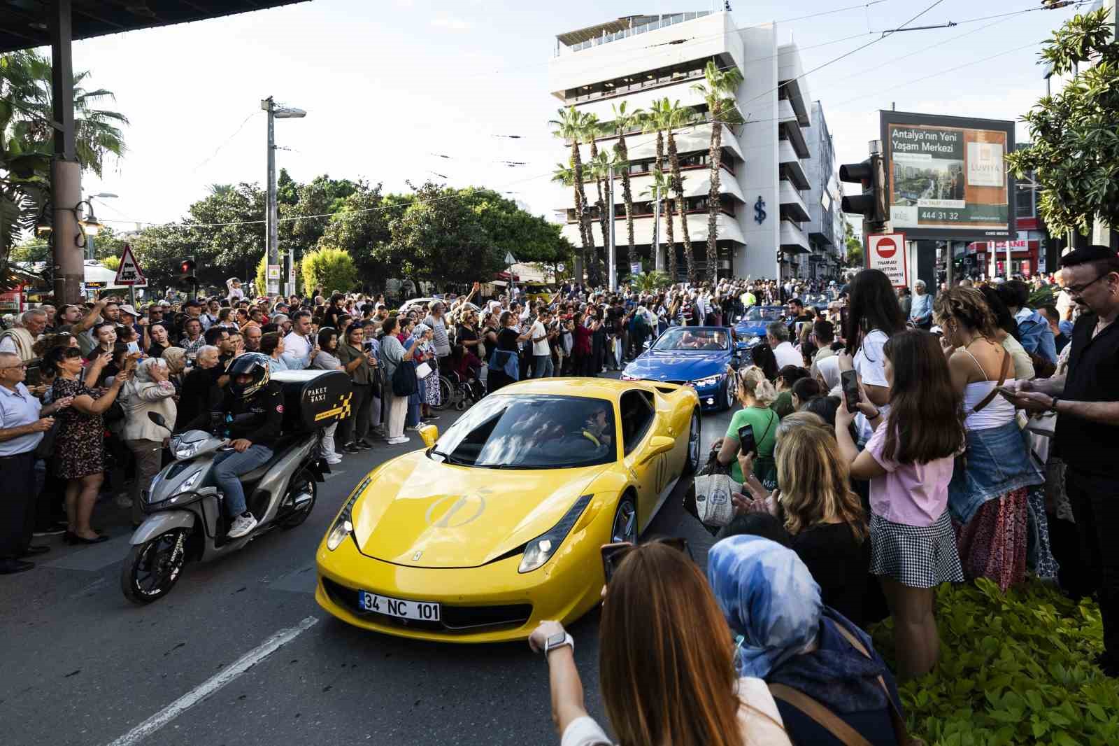 antalya sokaklarinda altin portakal coskusu 19 rzRuIHC3