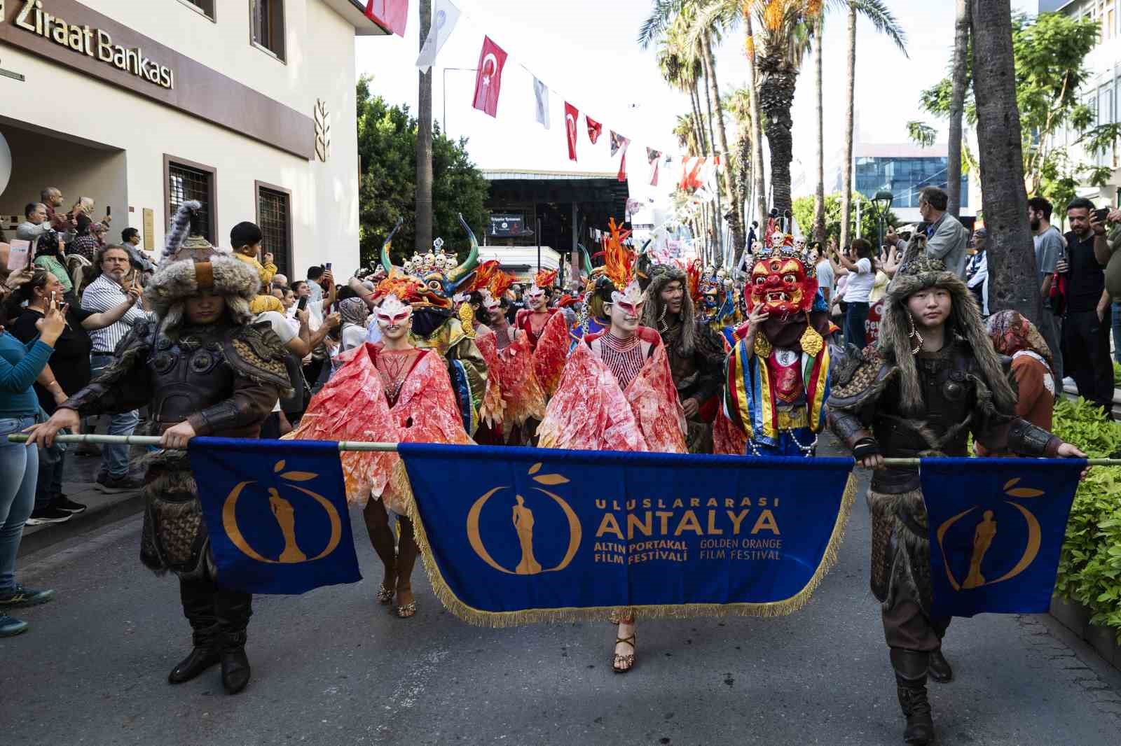 antalya sokaklarinda altin portakal coskusu 24 wJkzdHHC