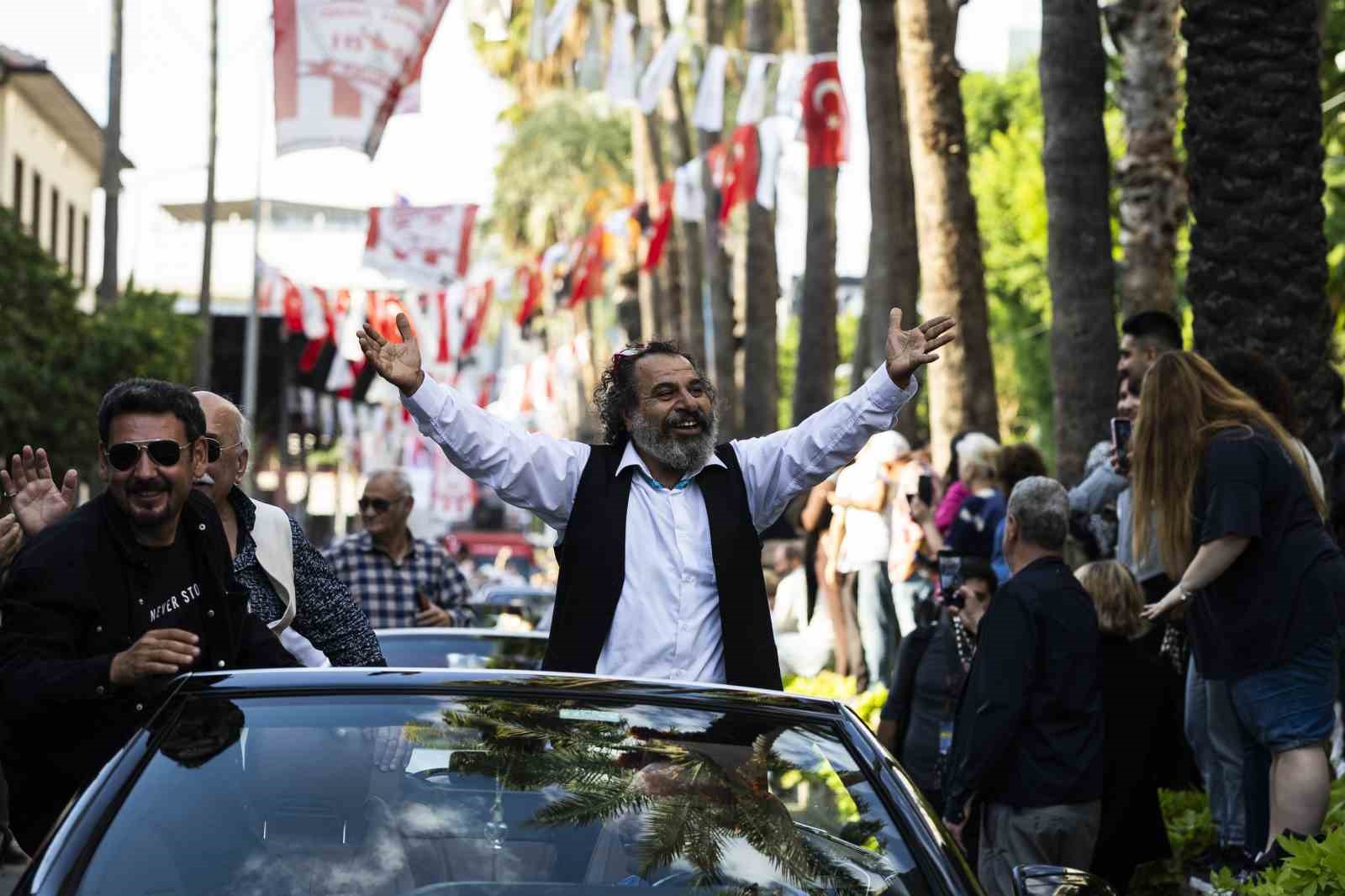 antalya sokaklarinda altin portakal coskusu 33 lP9D4U2N