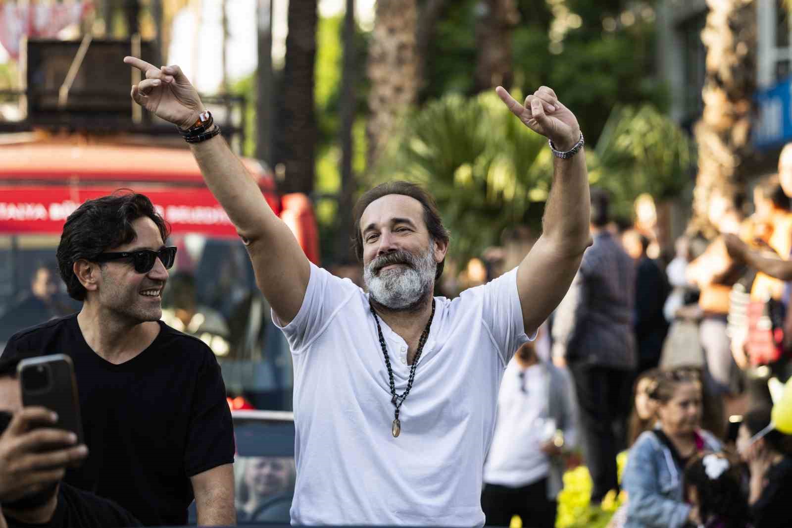 antalya sokaklarinda altin portakal coskusu 35 wsAQ7beR