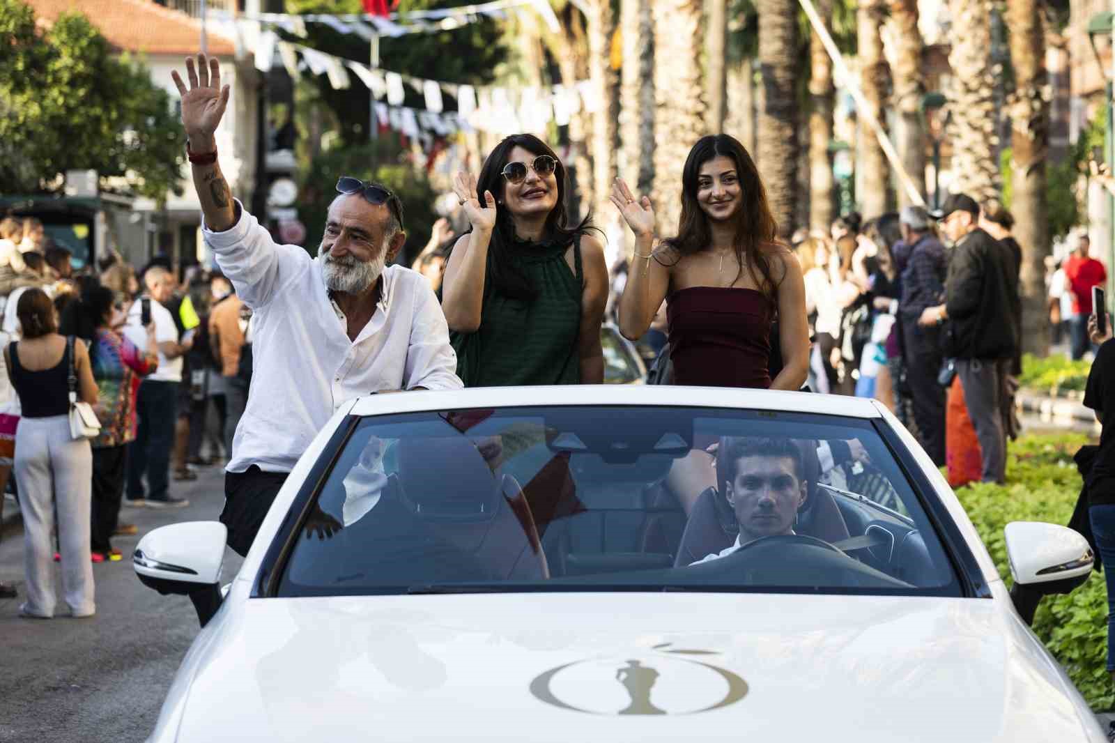 antalya sokaklarinda altin portakal coskusu 36