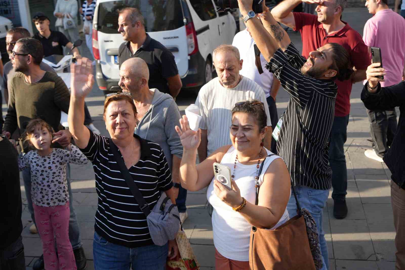 antalya sokaklarinda altin portakal coskusu 38 Zik2lbt3