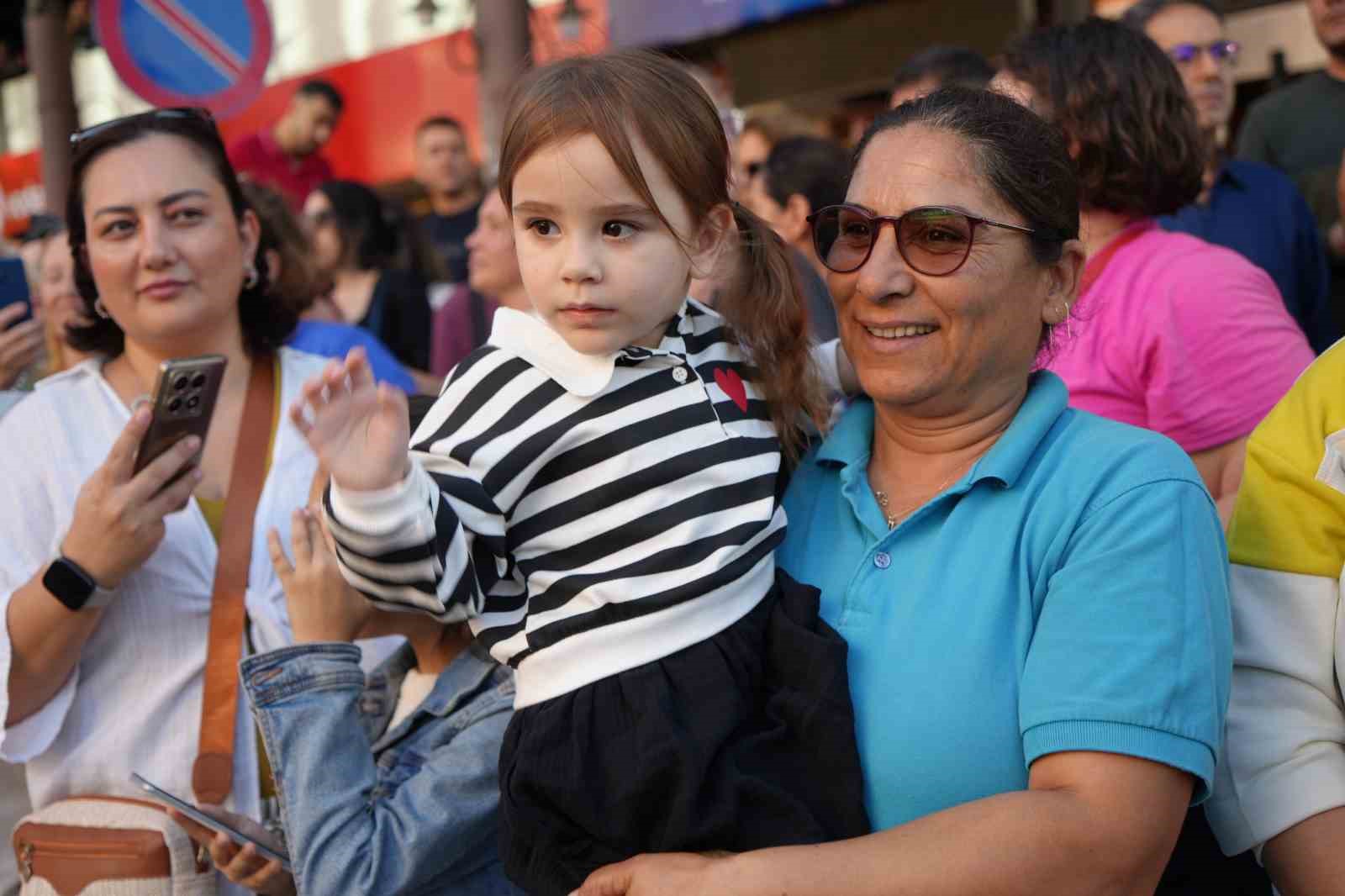 antalya sokaklarinda altin portakal coskusu 41 wKQTXBXs