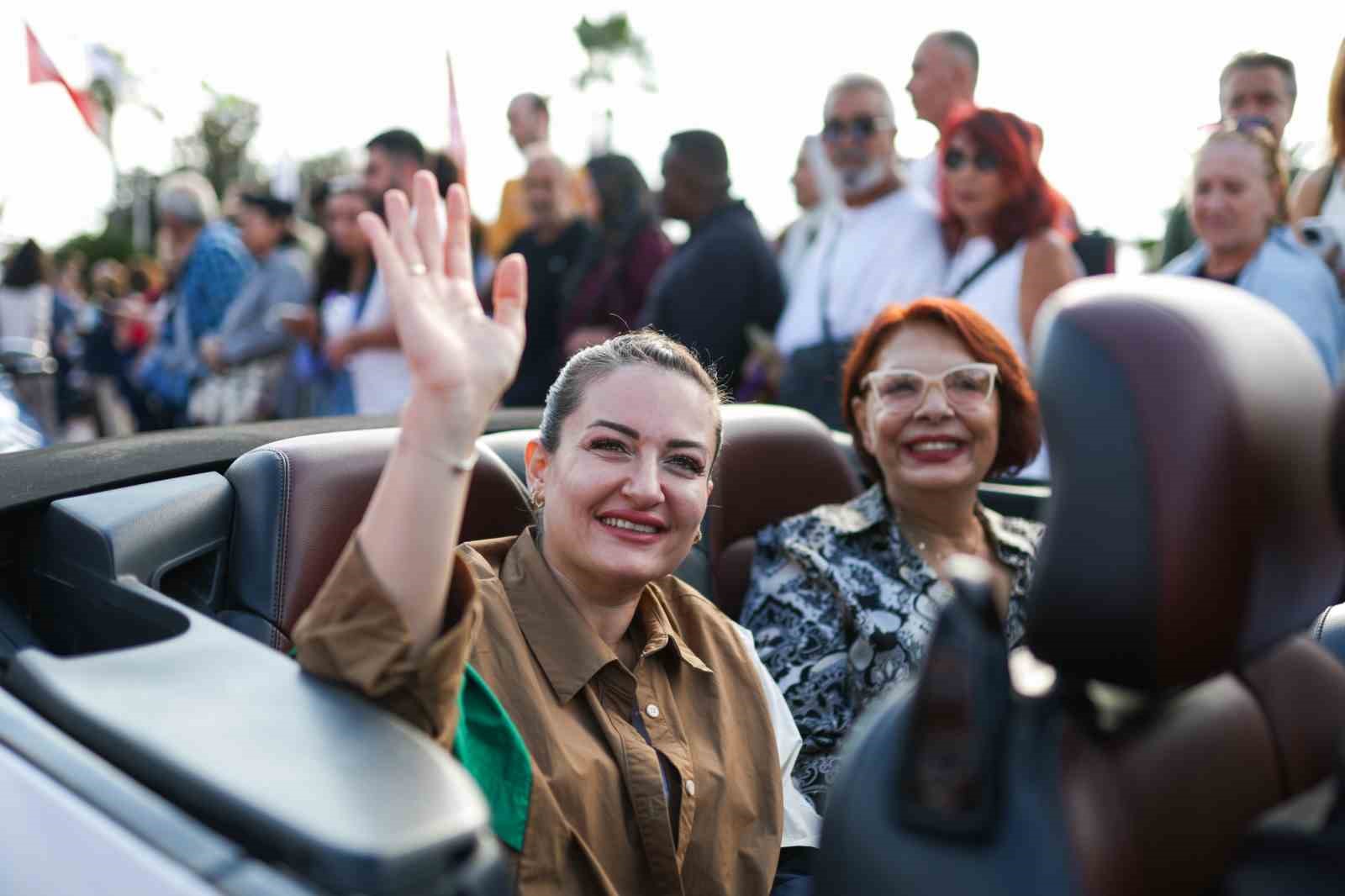antalya sokaklarinda altin portakal coskusu 9 3zPBHnO5