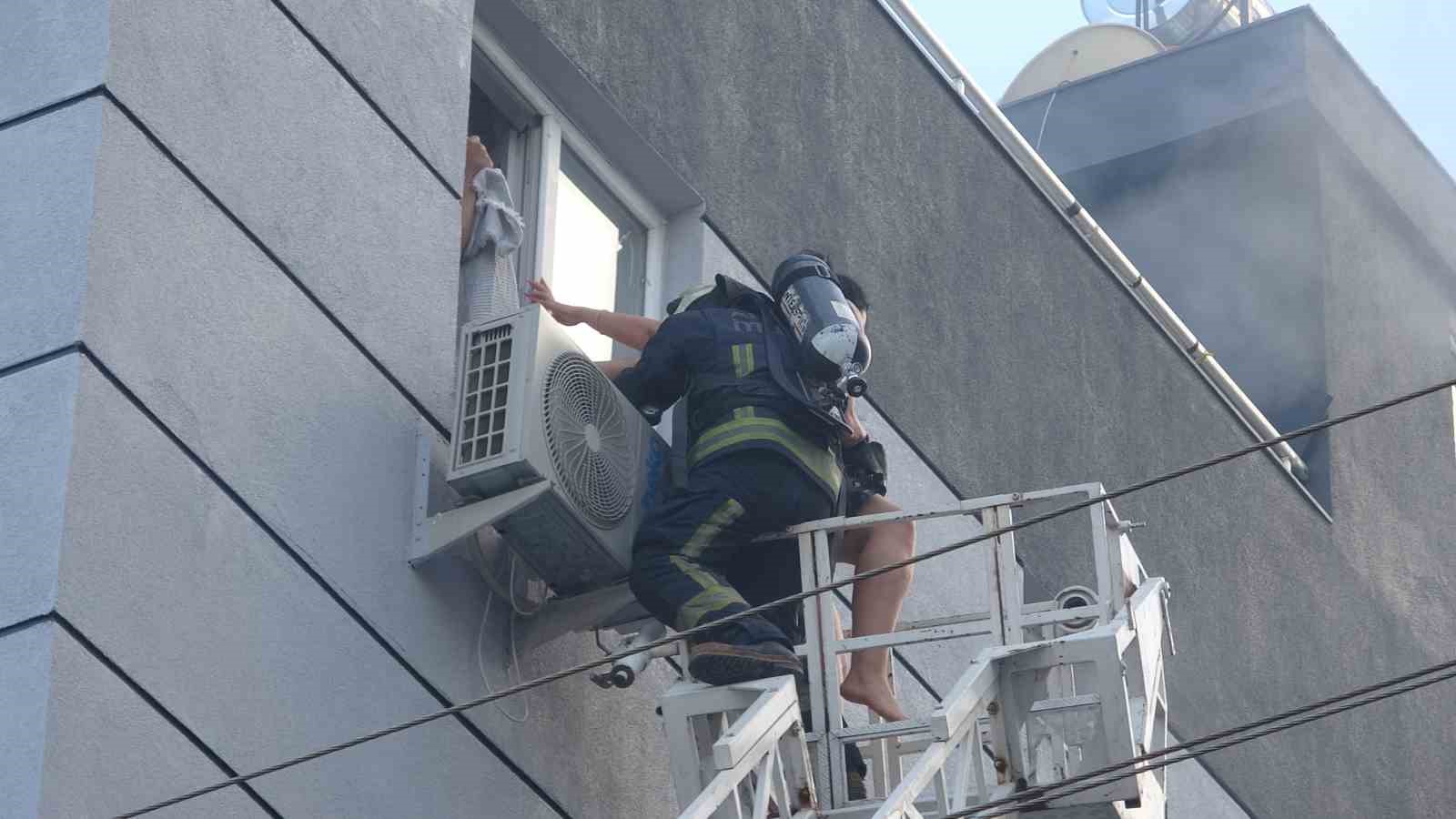 Antalya’da 1 ay önce taşındıkları daire yangında küle döndü 4 antalyada 1 ay once tasindiklari daire yanginda kule dondu 0