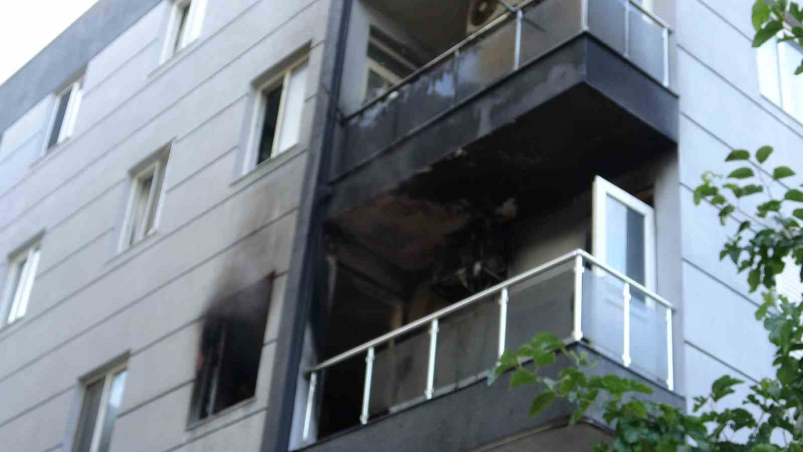 Antalya’da 1 ay önce taşındıkları daire yangında küle döndü 15 antalyada 1 ay once tasindiklari daire yanginda kule dondu 11