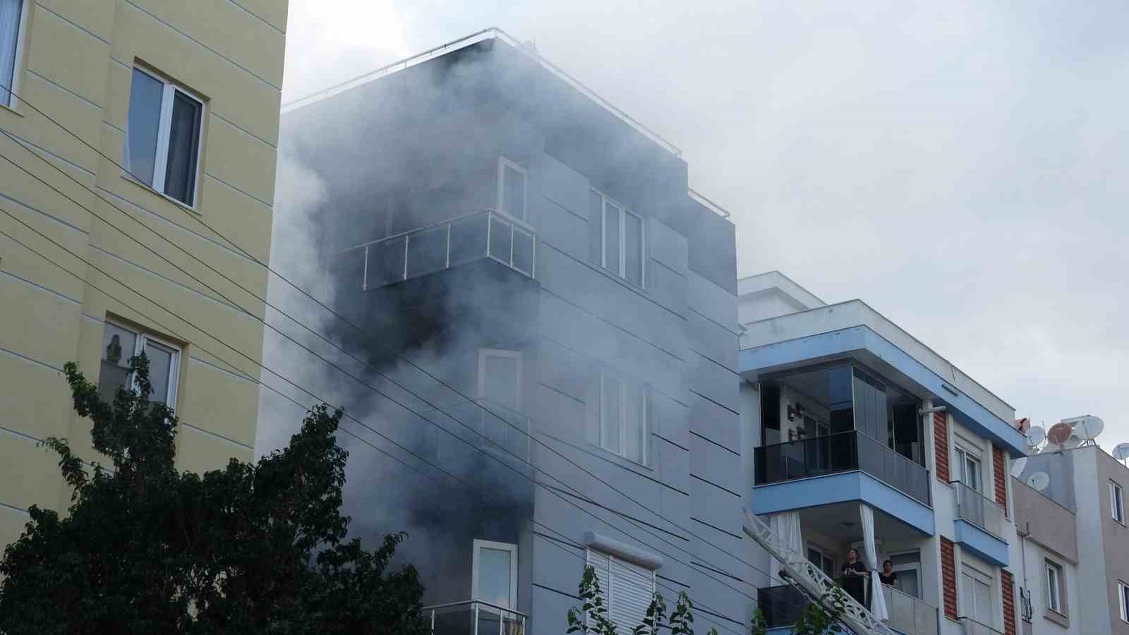 Antalya’da 1 ay önce taşındıkları daire yangında küle döndü 6 antalyada 1 ay once tasindiklari daire yanginda kule dondu 2 5bylItfG