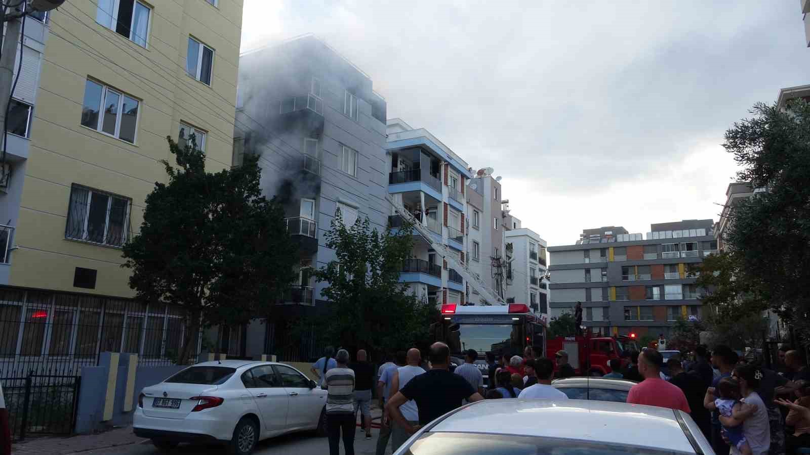 Antalya’da 1 ay önce taşındıkları daire yangında küle döndü 7 antalyada 1 ay once tasindiklari daire yanginda kule dondu 3 N6zJN5ja
