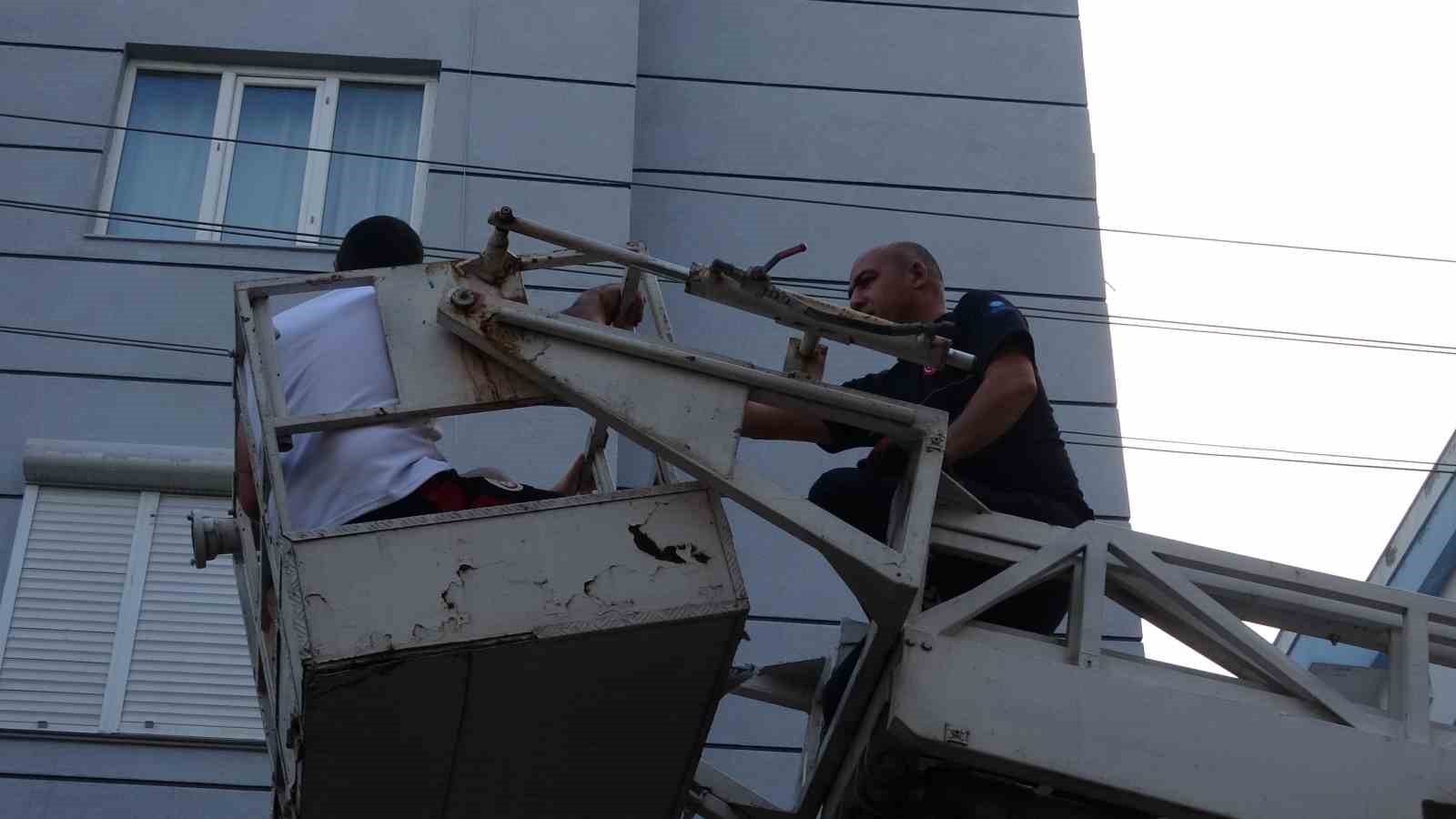 Antalya’da 1 ay önce taşındıkları daire yangında küle döndü 11 antalyada 1 ay once tasindiklari daire yanginda kule dondu 7 D1tilDd5