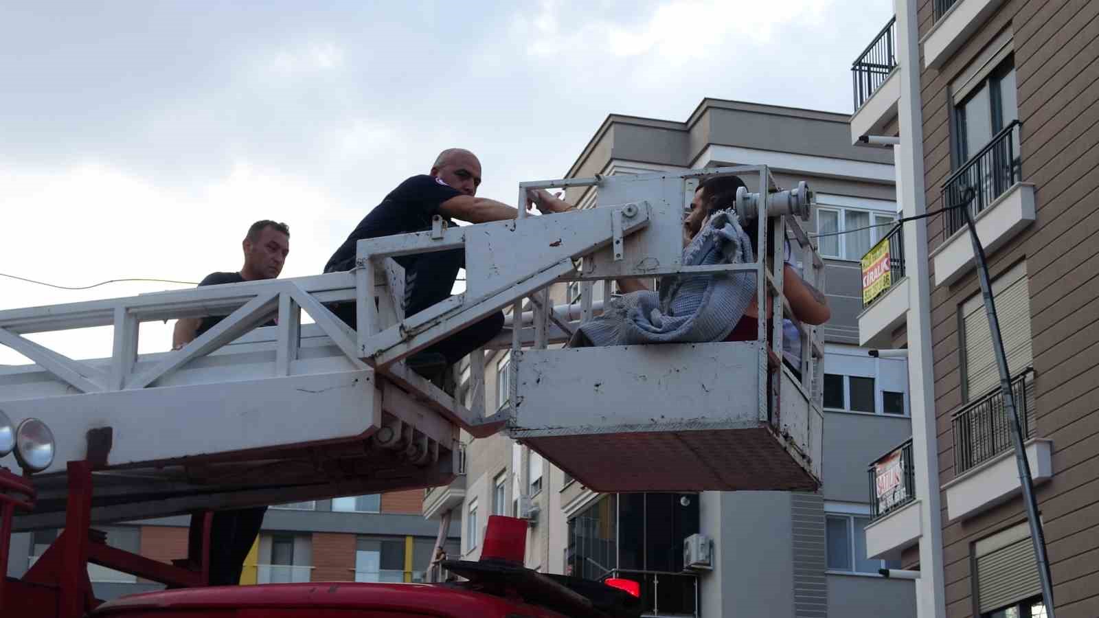 Antalya’da 1 ay önce taşındıkları daire yangında küle döndü 12 antalyada 1 ay once tasindiklari daire yanginda kule dondu 8 JyqAkVcJ