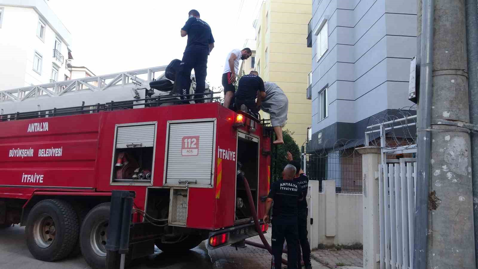 Antalya’da 1 ay önce taşındıkları daire yangında küle döndü 13 antalyada 1 ay once tasindiklari daire yanginda kule dondu 9 RBVnCV2g