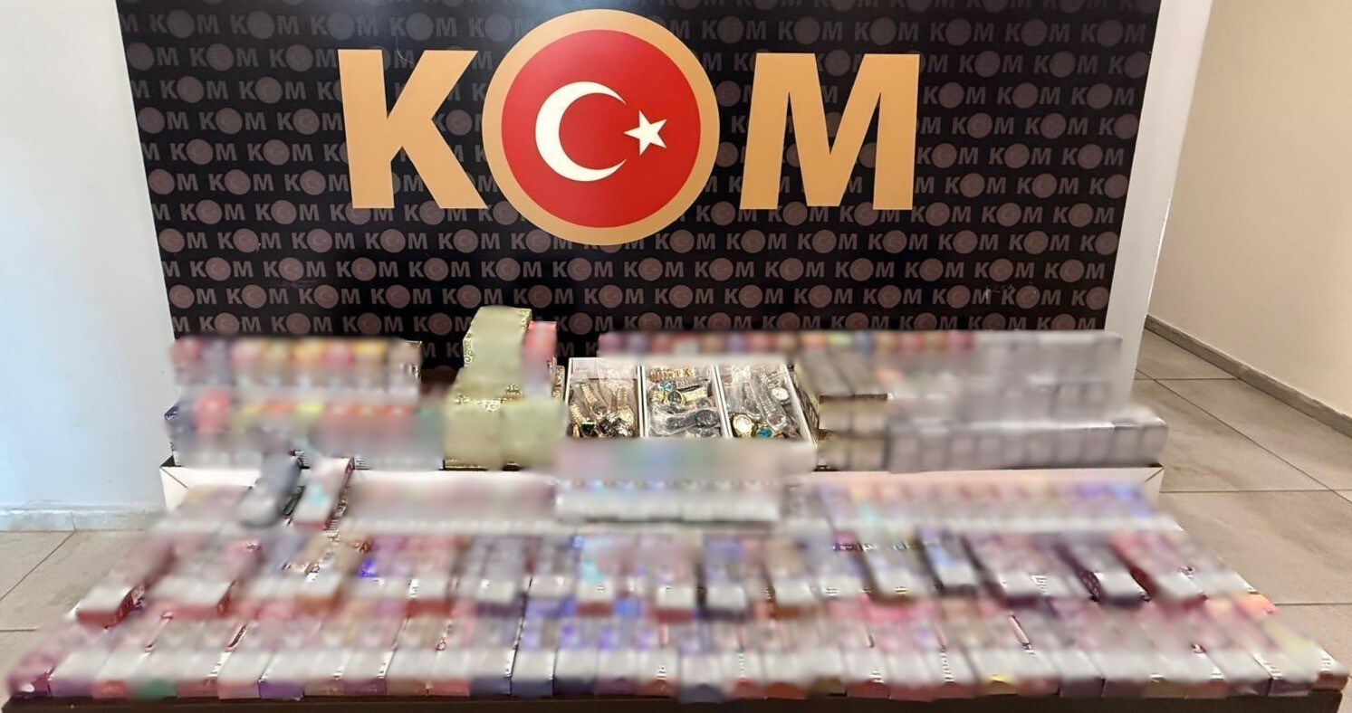 Antalya’da 1 haftada milyonlarca kaçak ürün ele geçirildi, 5 şahıs tutuklandı 5 antalyada 1 haftada milyonlarca kacak urun ele gecirildi 5 sahis tutuklandi 1 r6a3XKFC
