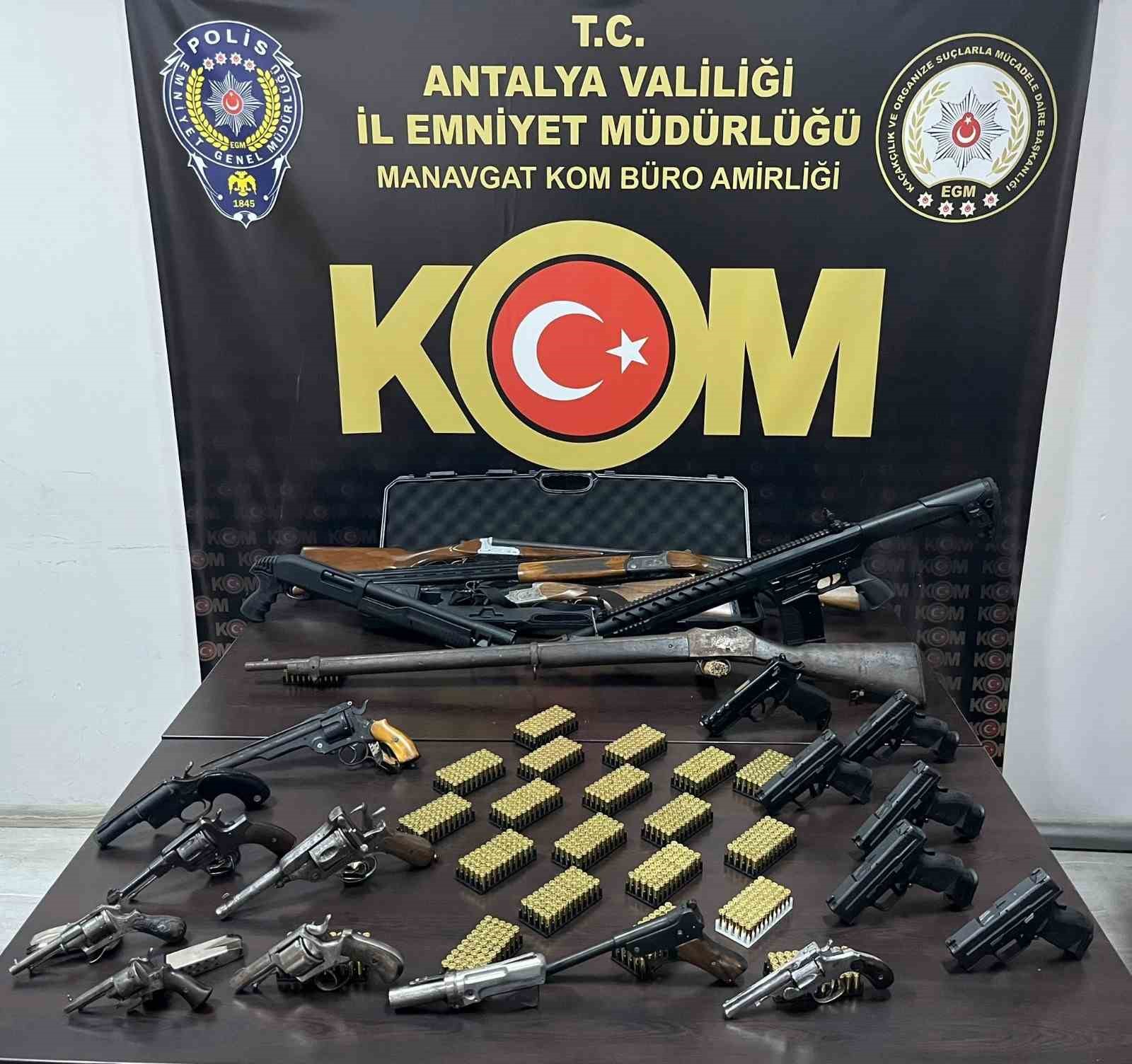Antalya’da 1 haftada milyonlarca kaçak ürün ele geçirildi, 5 şahıs tutuklandı 6 antalyada 1 haftada milyonlarca kacak urun ele gecirildi 5 sahis tutuklandi 2 26ddHPCJ