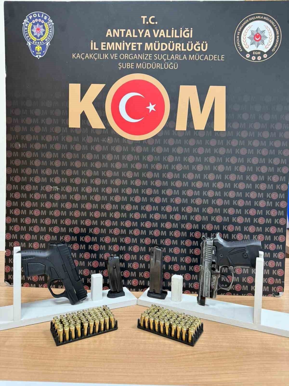 Antalya’da 1 haftada milyonlarca kaçak ürün ele geçirildi, 5 şahıs tutuklandı 9 antalyada 1 haftada milyonlarca kacak urun ele gecirildi 5 sahis tutuklandi 5 crdjJdGr