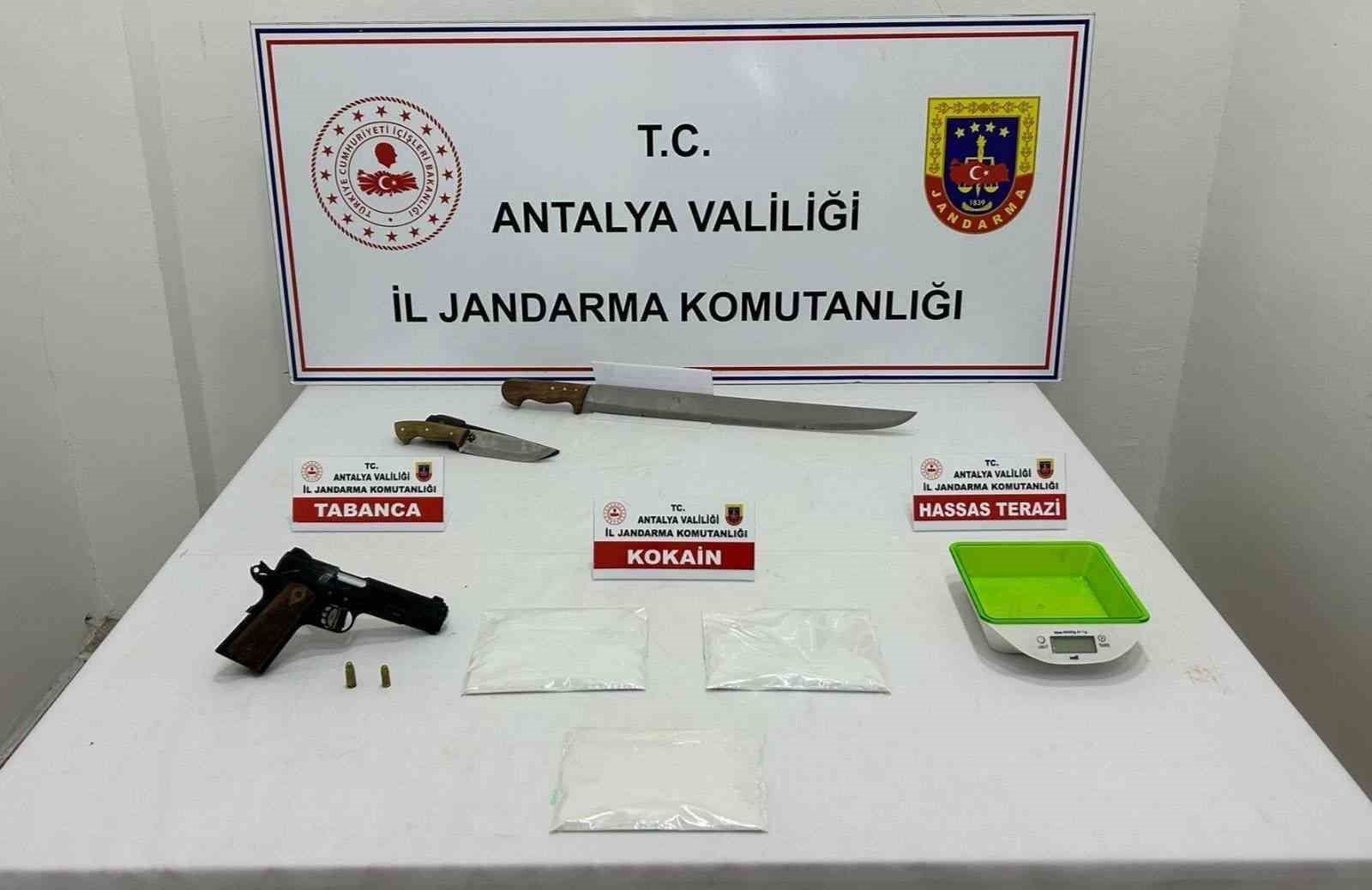 antalyada 1 kilo 350 gram kokain ele gecirildi 1 4DANg83z