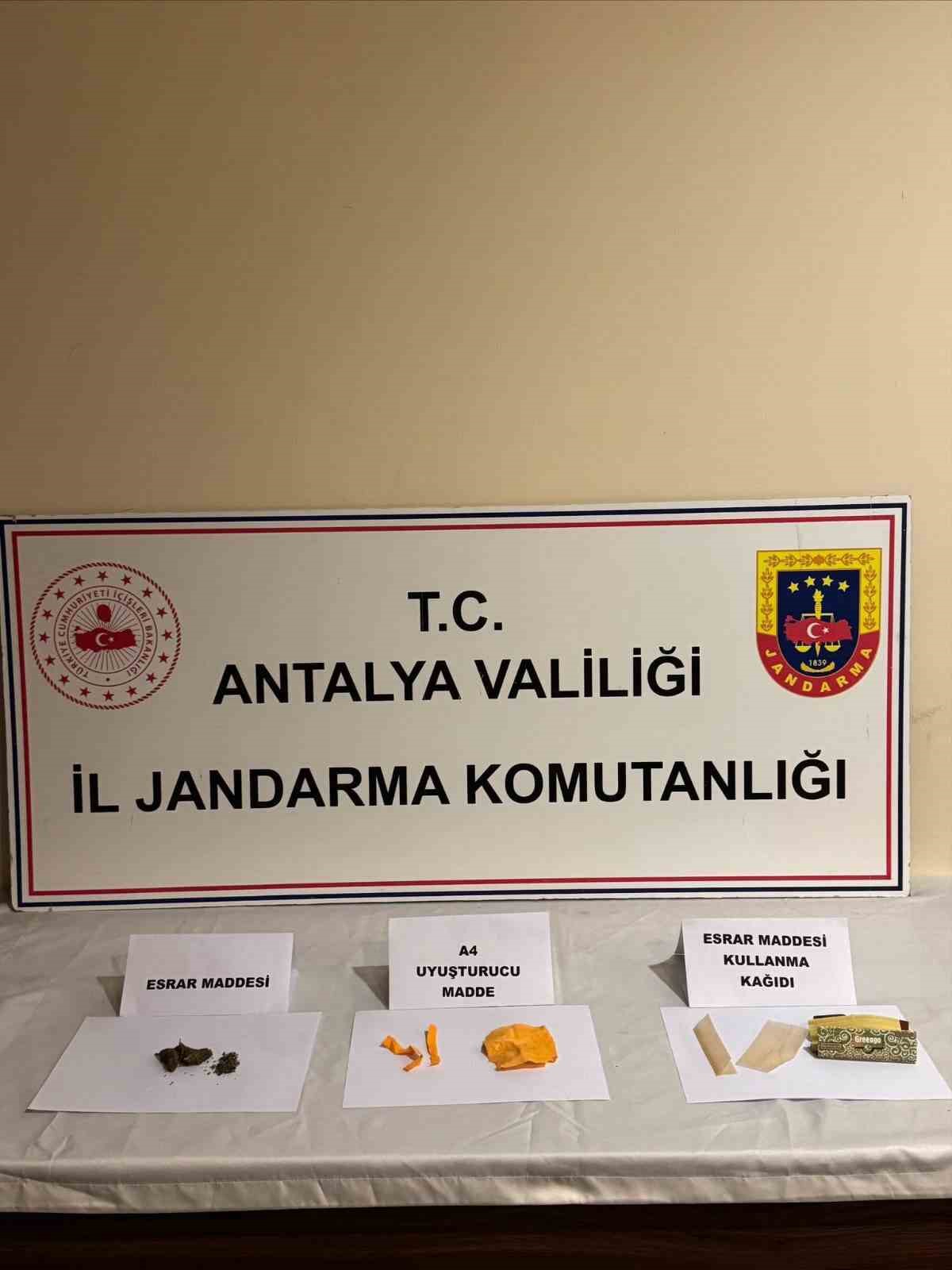 antalyada 1 kilo 350 gram kokain ele gecirildi 2 Y9fi61rH