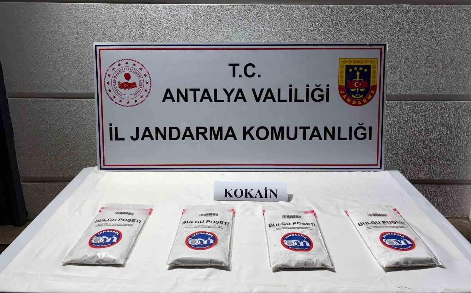 Antalya’da 1 kilo 380 gram kokain ele geçirildi, 2 şüpheli tutuklandı 4 antalyada 1 kilo 380 gram kokain ele gecirildi 2 supheli tutuklandi 0