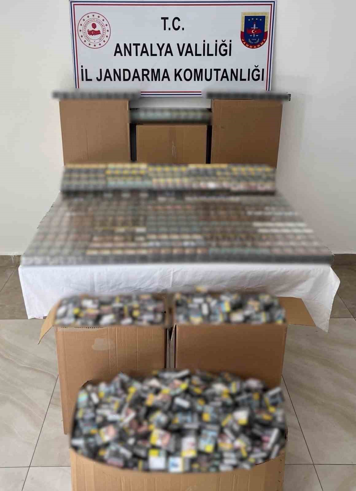 antalyada 1 milyon lira degerinde kacak sigara ele gecirildi 0 NU9pLVFg