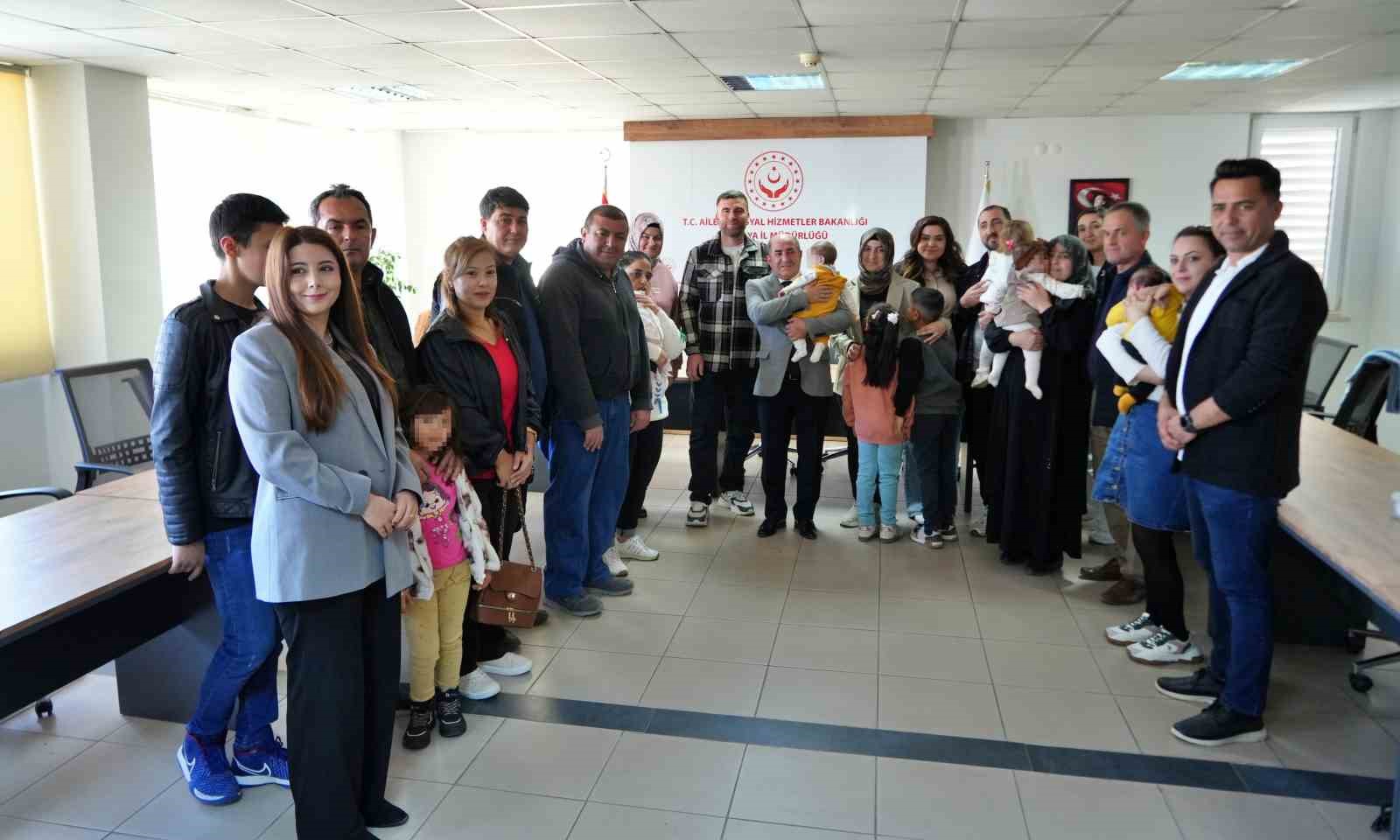 Antalya’da 10 çocuk yeni ailesine kavuştu: "Kendim doğurmuş gibiyim" 5 antalyada 10 cocuk yeni ailesine kavustu kendim dogurmus gibiyim 1 aajJsF5t