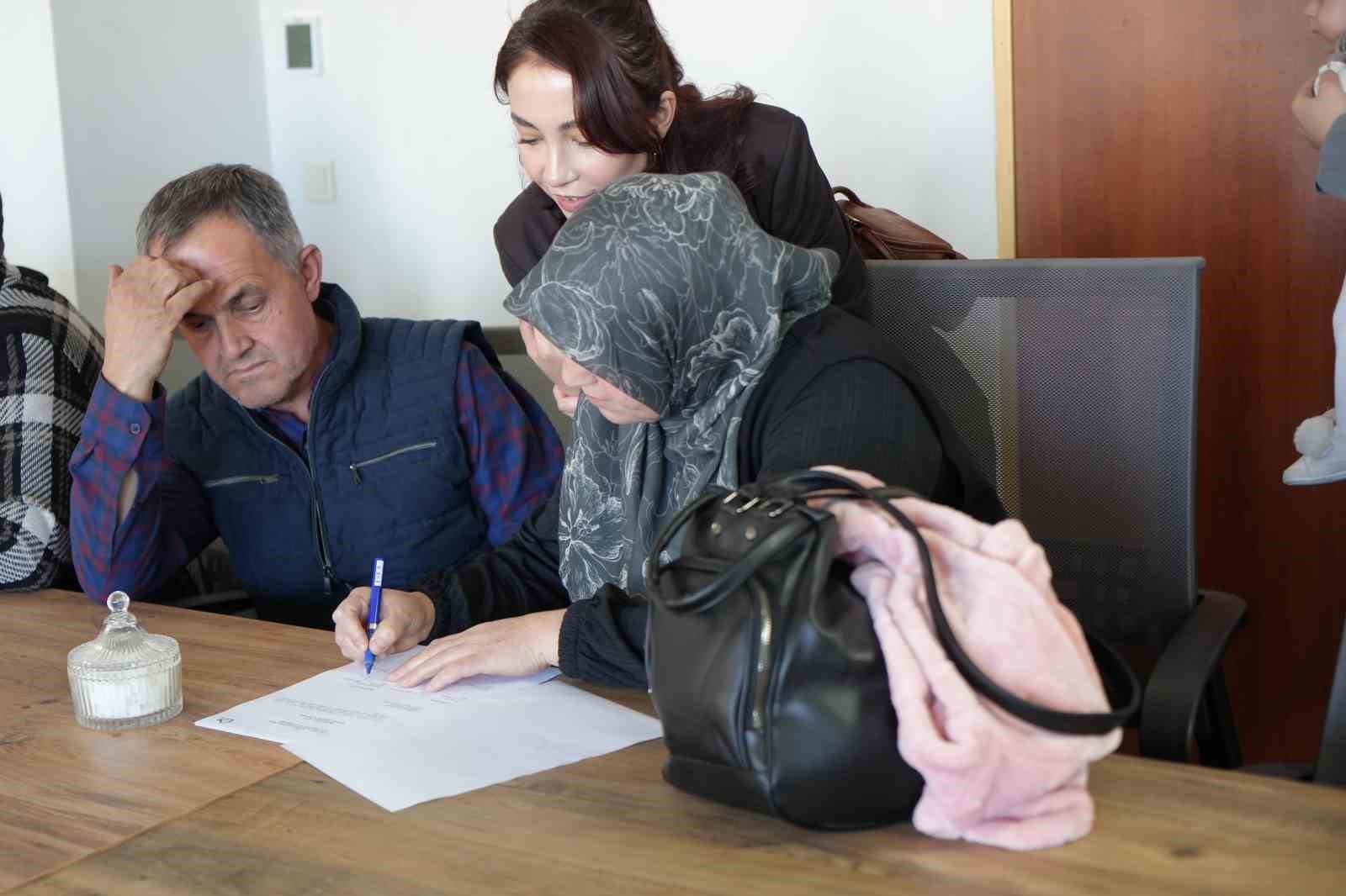 Antalya’da 10 çocuk yeni ailesine kavuştu: "Kendim doğurmuş gibiyim" 9 antalyada 10 cocuk yeni ailesine kavustu kendim dogurmus gibiyim 5 jdXZkYrD