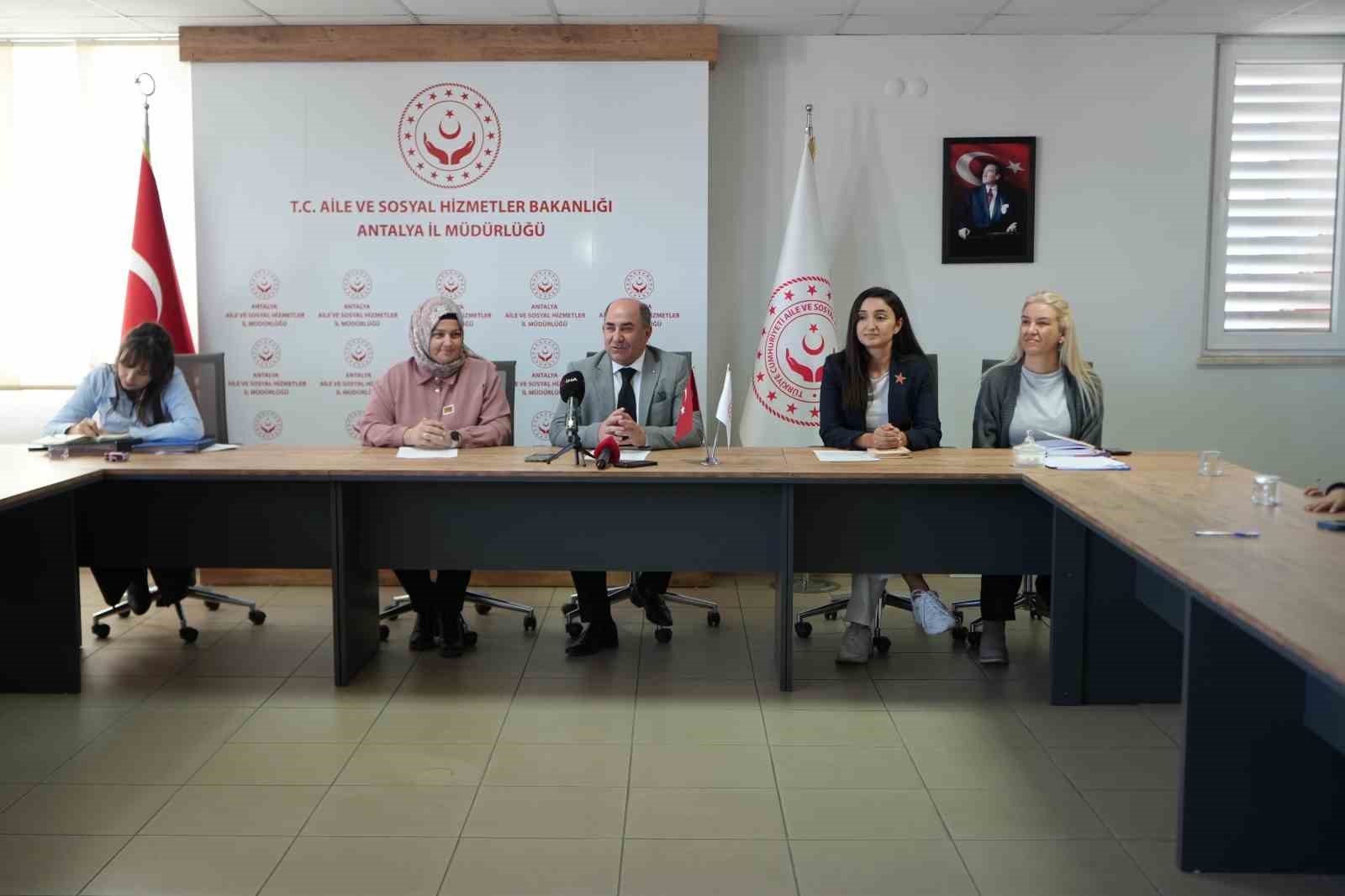 Antalya’da 10 çocuk yeni ailesine kavuştu: "Kendim doğurmuş gibiyim" 12 antalyada 10 cocuk yeni ailesine kavustu kendim dogurmus gibiyim 8 i6wnOENr