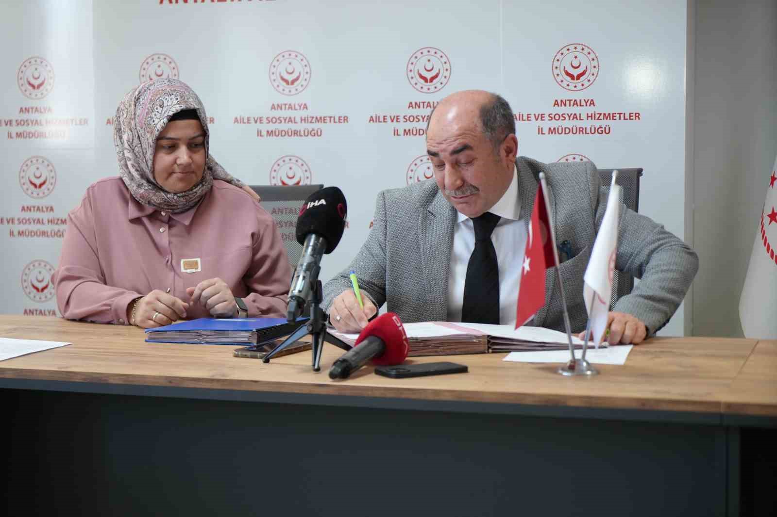 Antalya’da 10 çocuk yeni ailesine kavuştu: "Kendim doğurmuş gibiyim" 13 antalyada 10 cocuk yeni ailesine kavustu kendim dogurmus gibiyim 9 zVTHGTzS