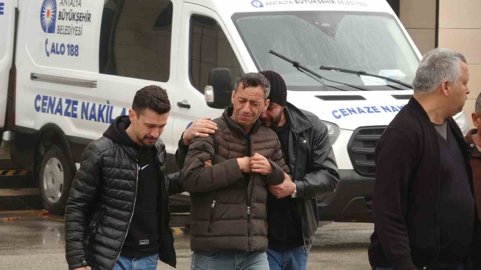 antalyada 10 kisinin olumuyle sonuclanan kazada aci adli tip kurumu onune tasindi 1 AO27Xry5