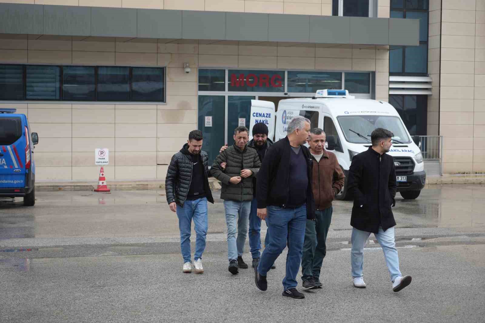 antalyada 10 kisinin olumuyle sonuclanan kazada aci adli tip kurumu onune tasindi 9