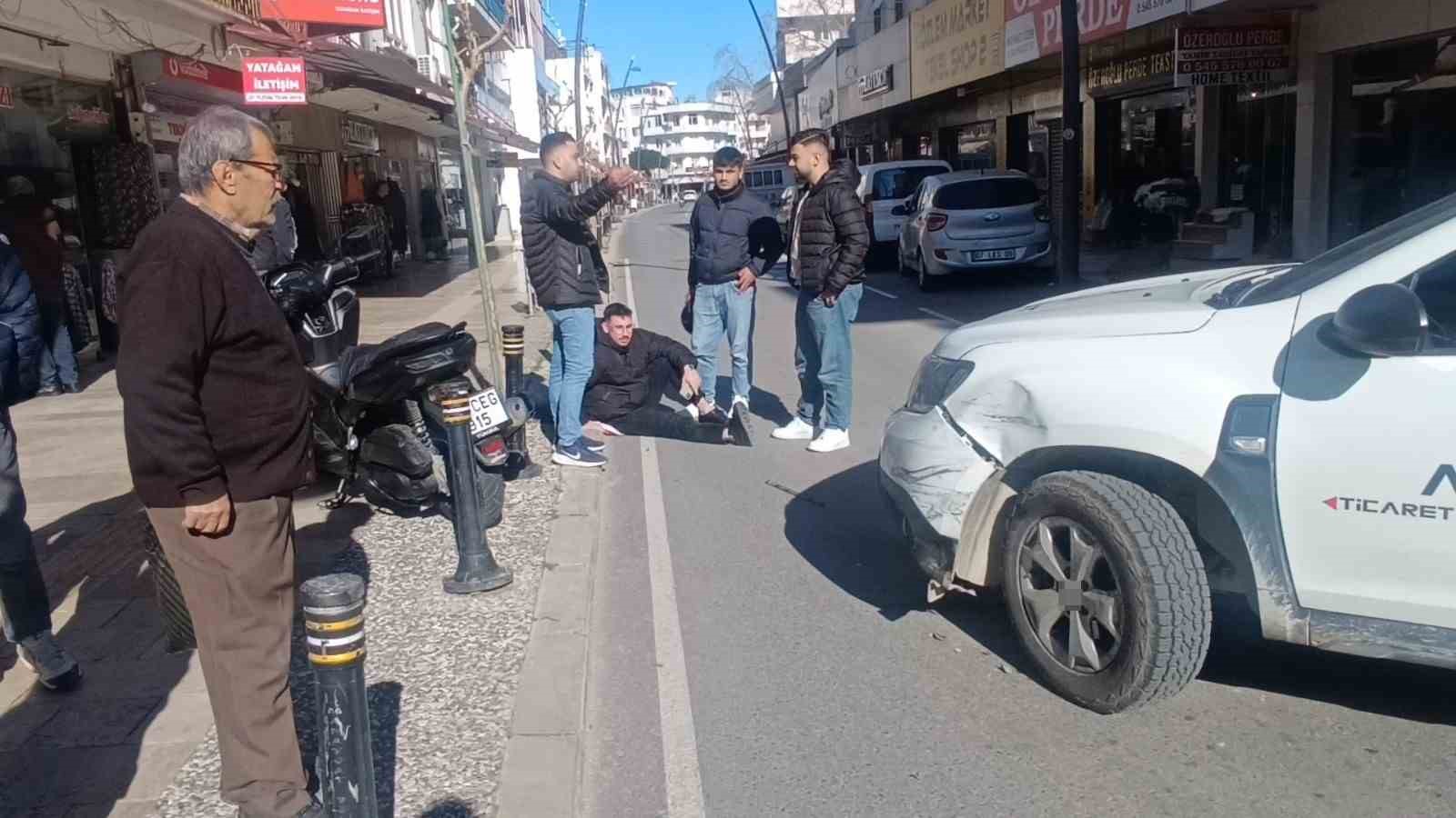 antalyada 100 metre arayla motosikletlileri yola savuran iki kaza 1 yarali 3 IlCKshgc