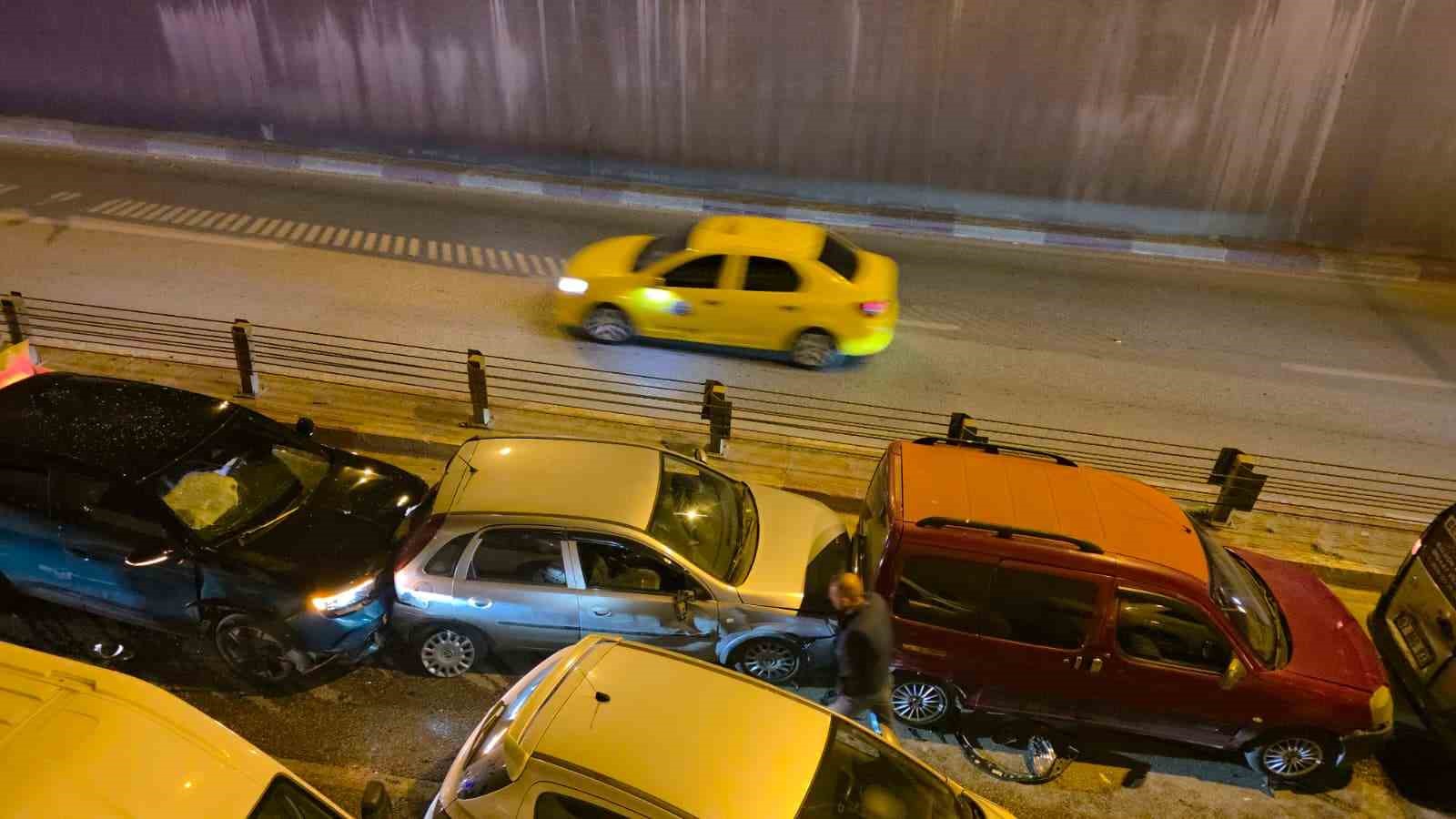 antalyada 11 aracli zincirleme kaza 1 yarali 2 X8W1XKe4
