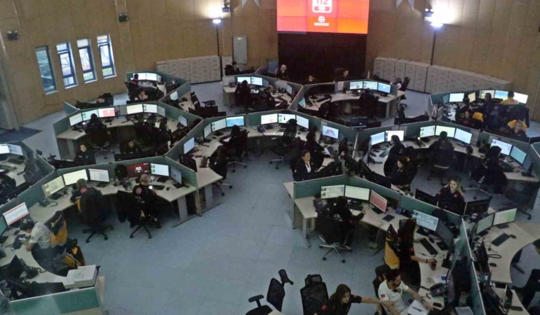 antalyada-112-acil-cagri-merkezine-2025-yilinda-3-milyon-cagri-geldi-yuzde-54u-asilsiz-cVkn38tY.jpg