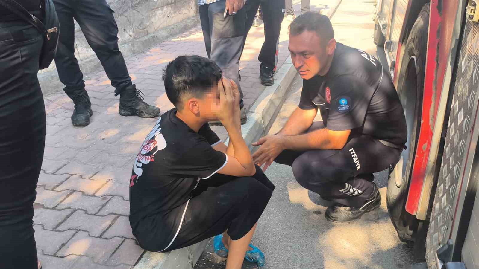 Antalya’da 13 yaşındaki çocuk çakmakla oynarken evi yaktı 7 antalyada 13 yasindaki cocuk cakmakla oynarken evi yakti 3 BaT3UBfM