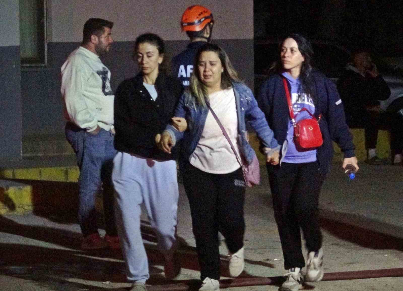 antalyada 15 katli binadaki daire alev alev yandi 1 yarali 1 cn3mFvPA