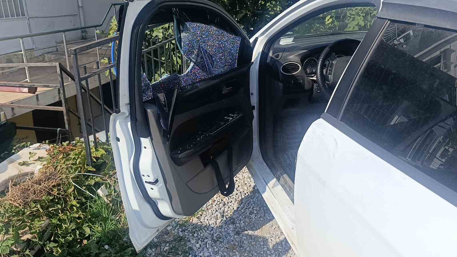 antalyada 16 yasindaki cocuk otomobilin camini kirip 50 bin tl caldi 2 8LXKIhIP