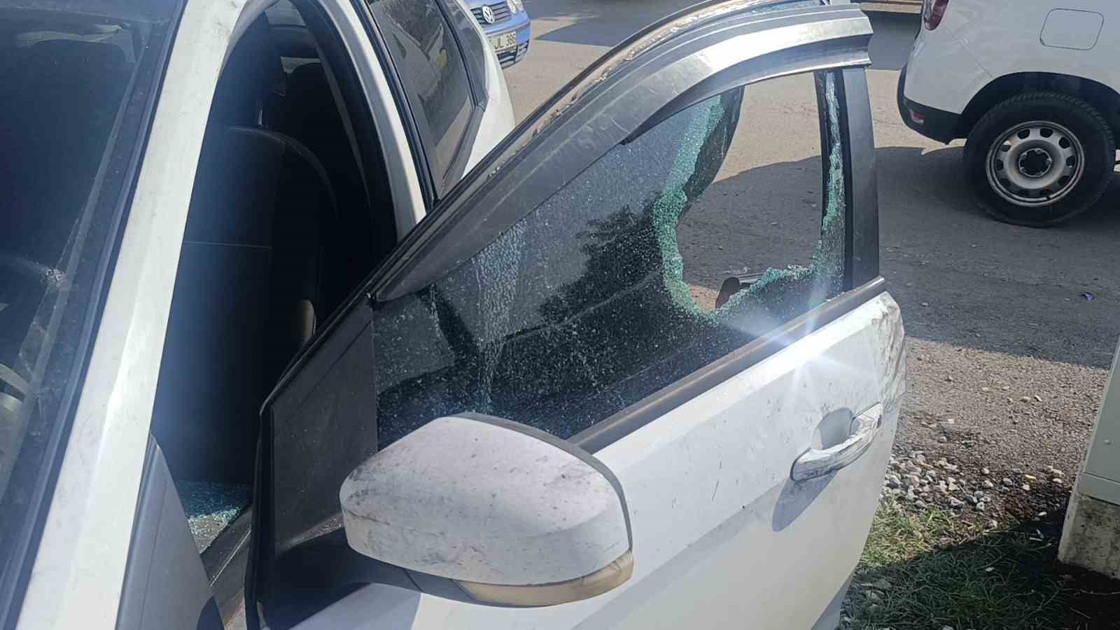 antalyada 16 yasindaki cocuk otomobilin camini kirip 50 bin tl caldi 3 ESt7M74y