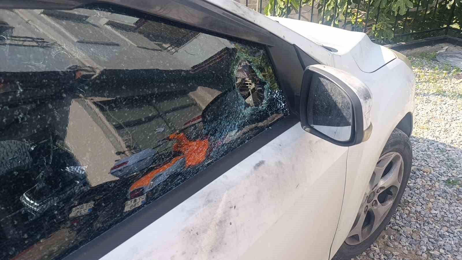 antalyada 16 yasindaki cocuk otomobilin camini kirip 50 bin tl caldi 4 jZ9l97EL