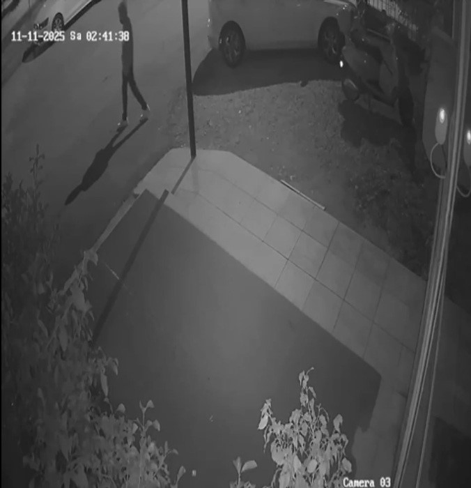 antalyada 16 yasindaki cocuk otomobilin camini kirip 50 bin tl caldi 7 NfZRPKlr