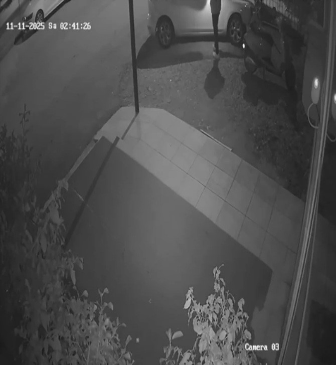 antalyada 16 yasindaki cocuk otomobilin camini kirip 50 bin tl caldi 8