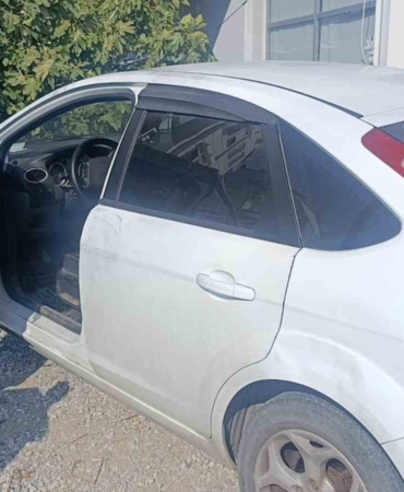 antalyada-16-yasindaki-cocuk-otomobilin-camini-kirip-50-bin-tl-caldi-DCfApOFN.jpg