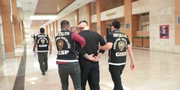 antalyada-18-yil-7-ay-17-gun-kesinlesmis-hapis-cezasi-ile-aranan-sahis-yakalandi-Cx69aY3a.jpg
