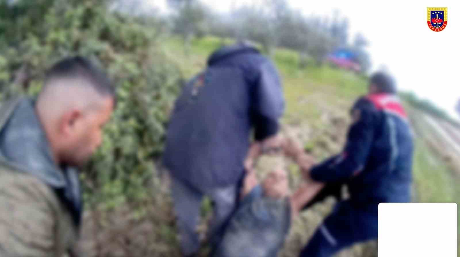 antalyada 2 gundur kayip olarak aranan turist jandarma tarafindan yari baygin halde bulundu 4 KIiBqAMP