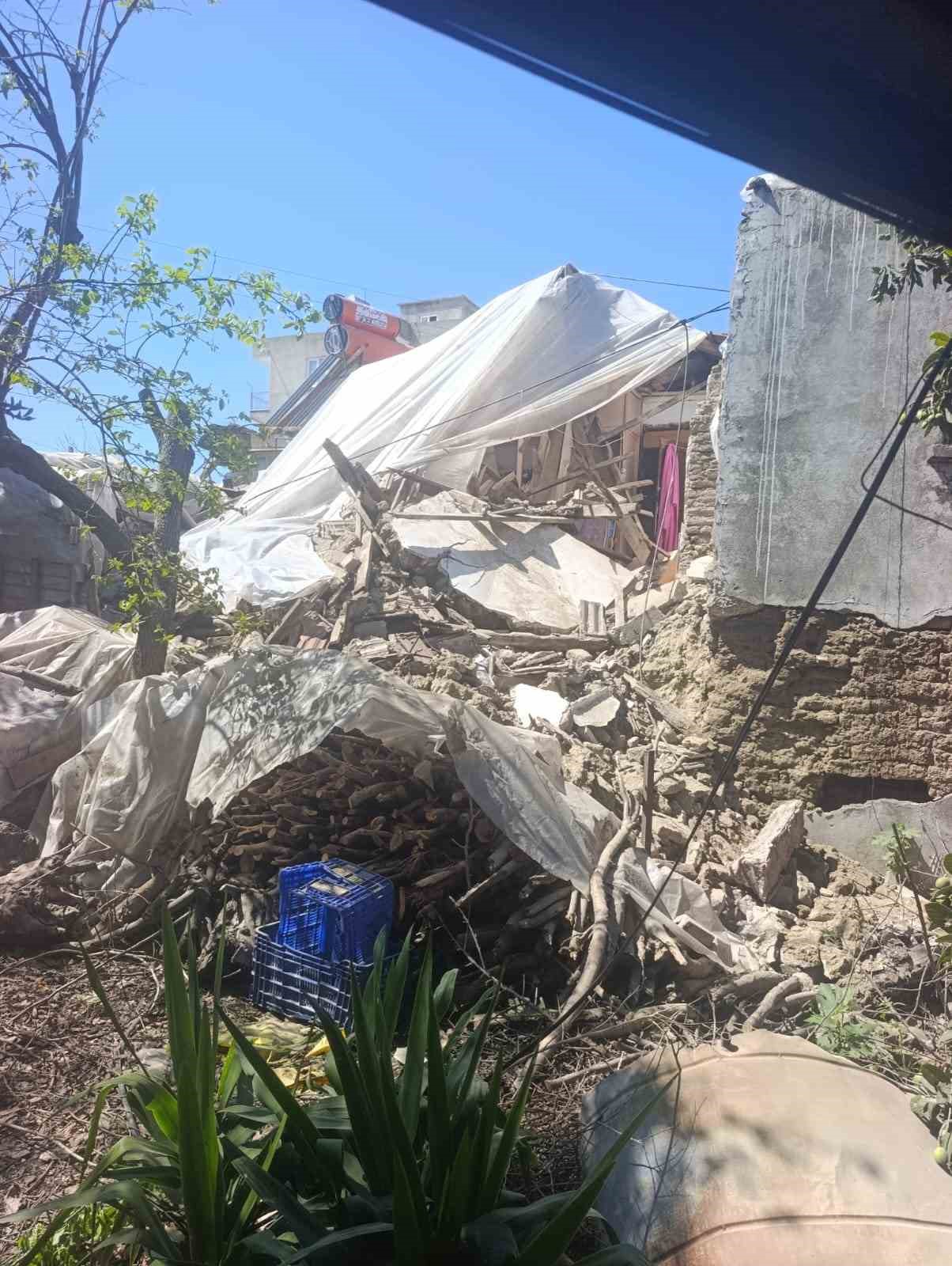 antalyada 2 katli kerpic ev coktu 0 haRdgydS