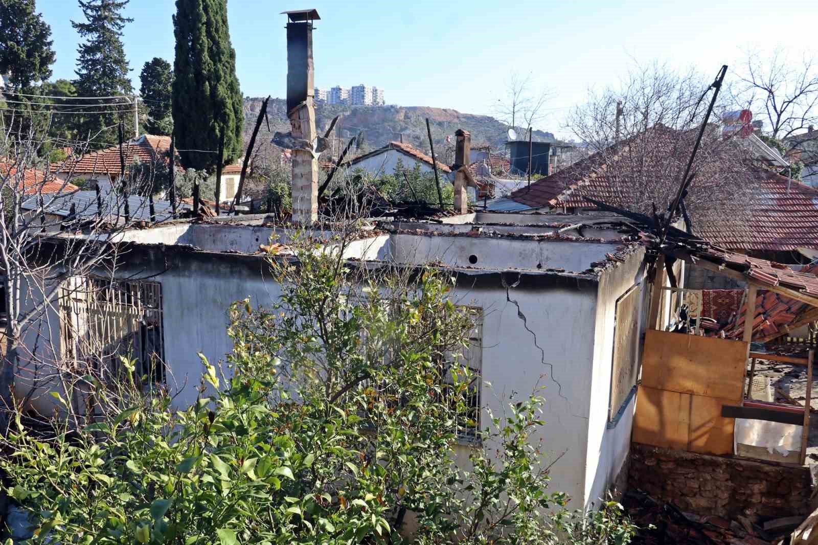 antalyada 2 kisinin olumune neden yanginda perdelerin tutusturuldugu iddiasi 3 OsgGMt7H